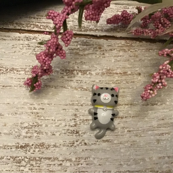 3/$9.00 Cat Lapel Pin - Picture 1 of 4